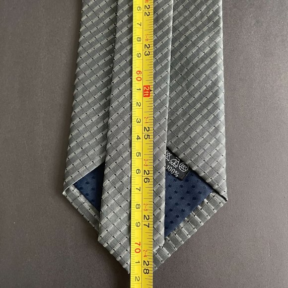 Giorgio Armani Le Collezioni Greenish Gray Stripped Silk Tie - Picture 5 of 5